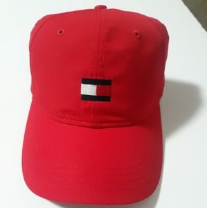 Tommy Hilfiger hat
